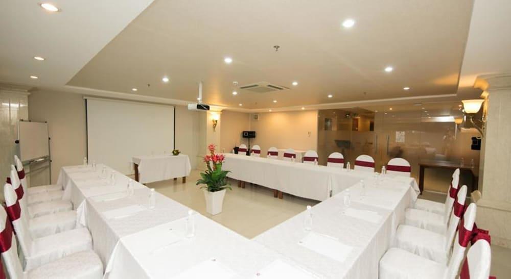 White Lion Hotel Ho Chi Minh City Exterior photo